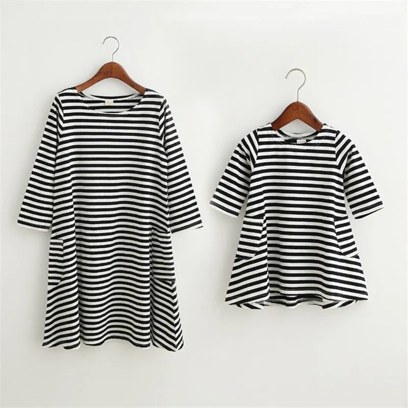Europe Popular Black White Striped Decorative Pocket Half Sleeved Trendy Casual Family Dress Plus Size Pocket Dress