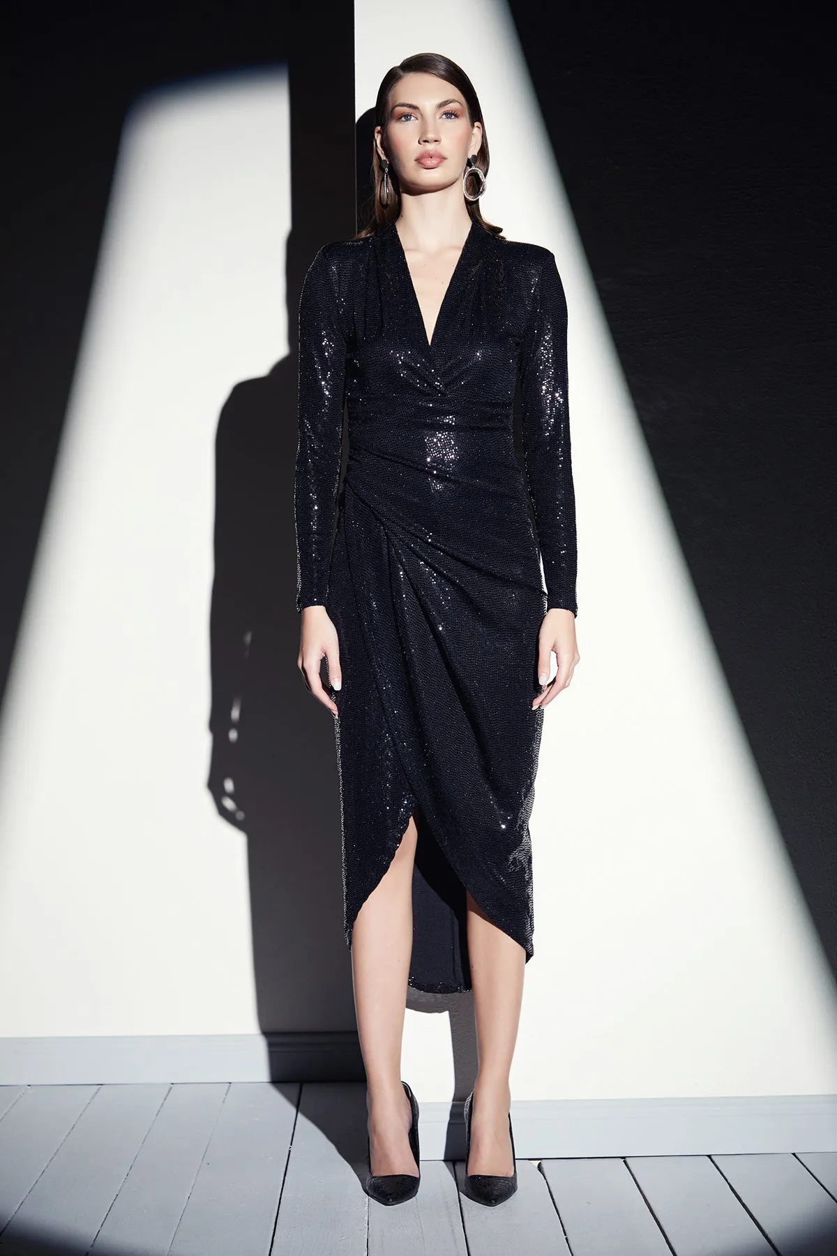 Glimmering Sequin Midi Dress in Black