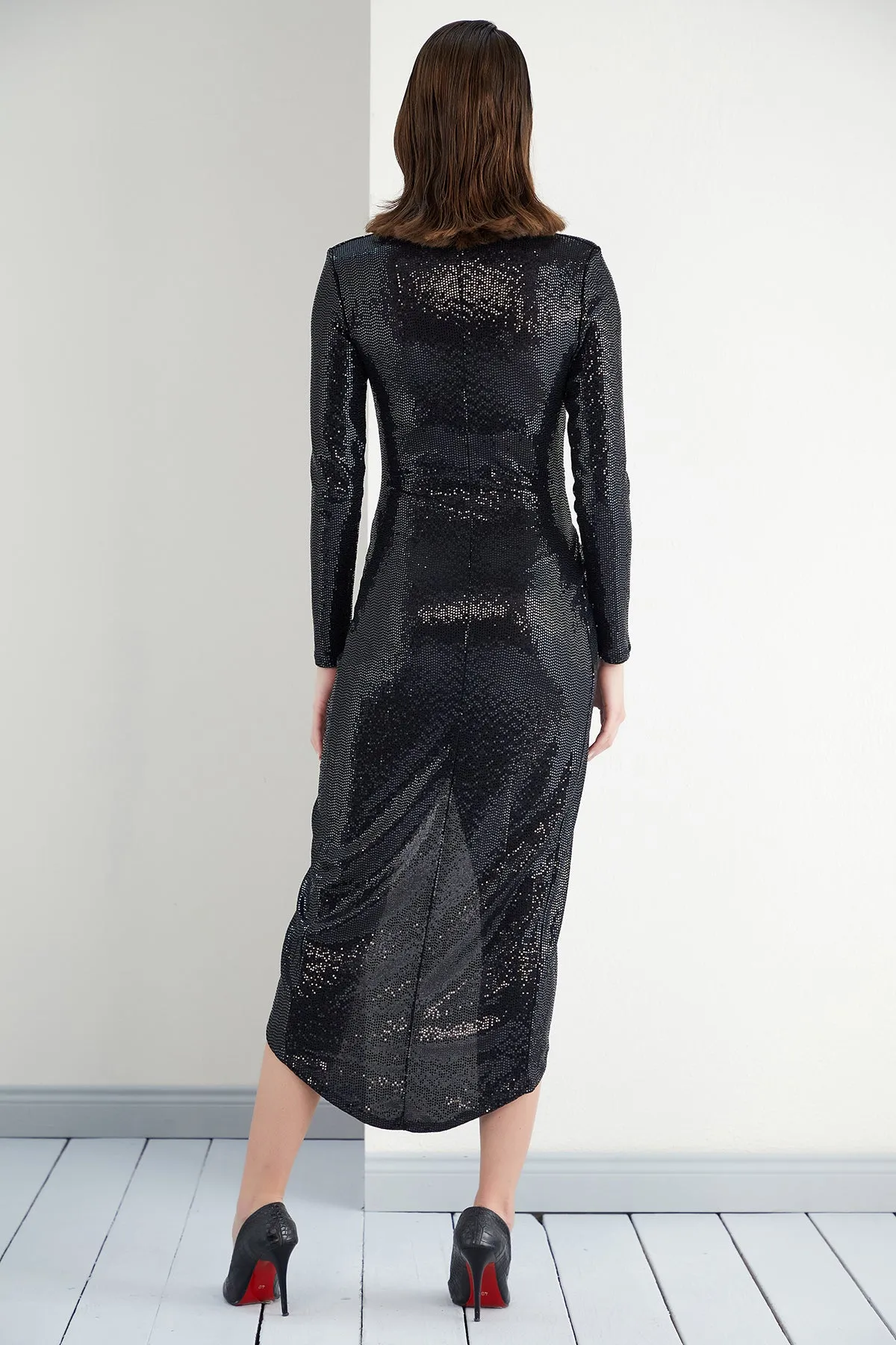 Glimmering Sequin Midi Dress in Black