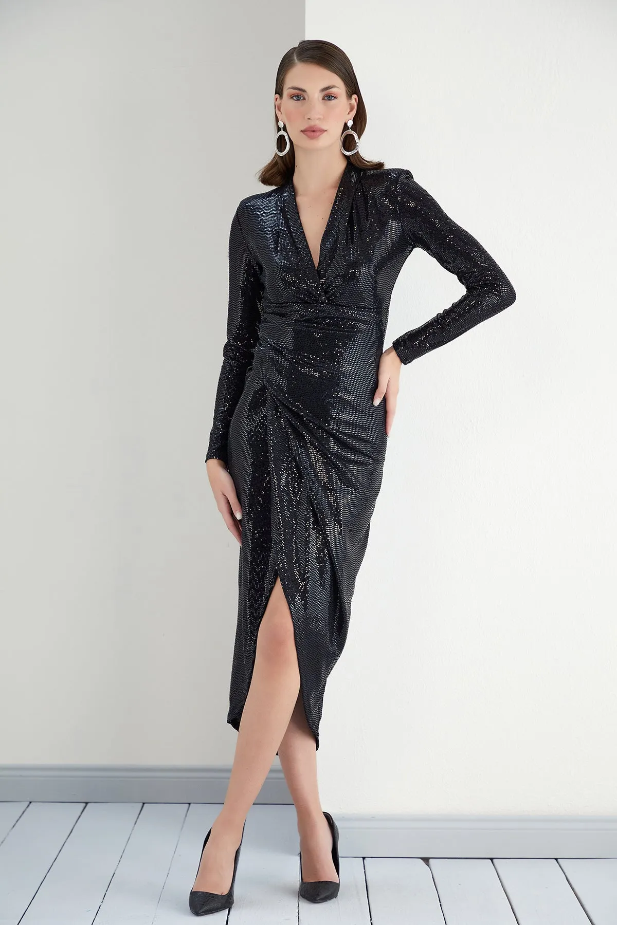 Glimmering Sequin Midi Dress in Black