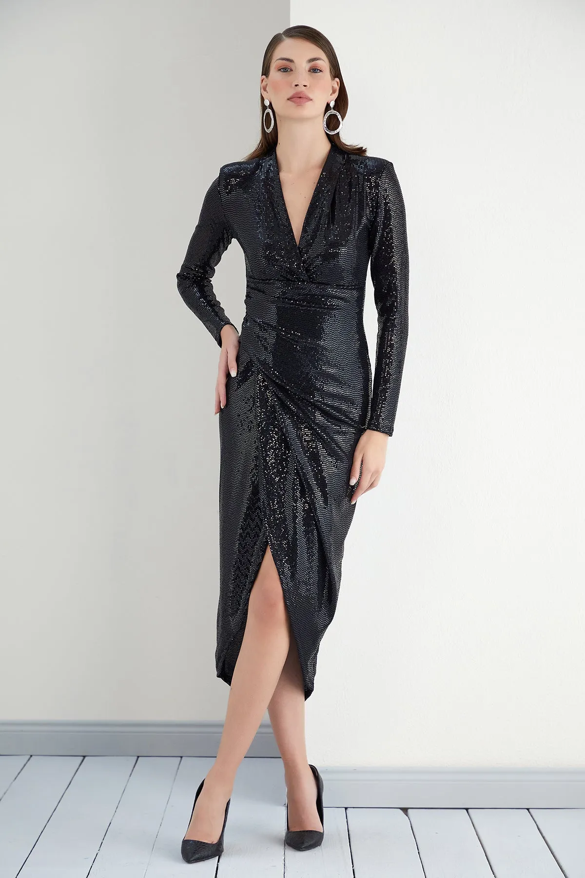 Glimmering Sequin Midi Dress in Black