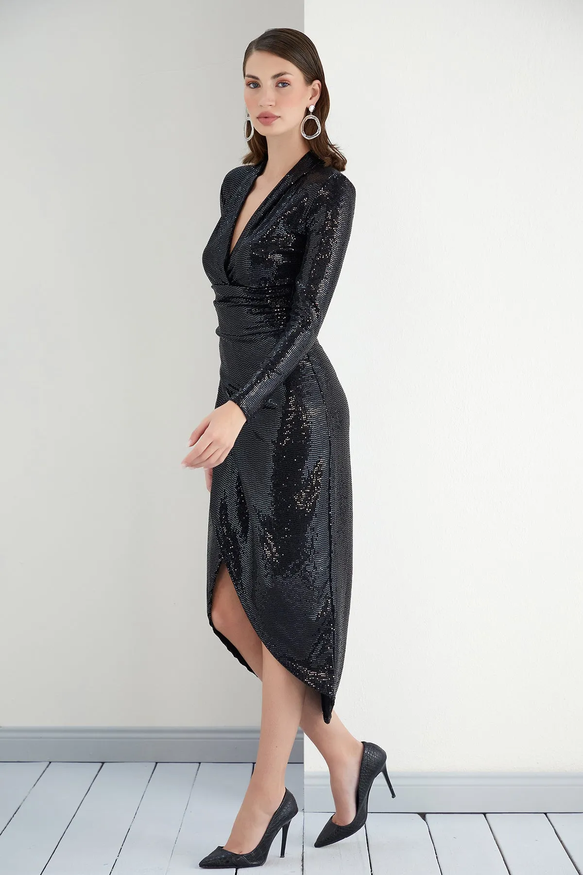 Glimmering Sequin Midi Dress in Black