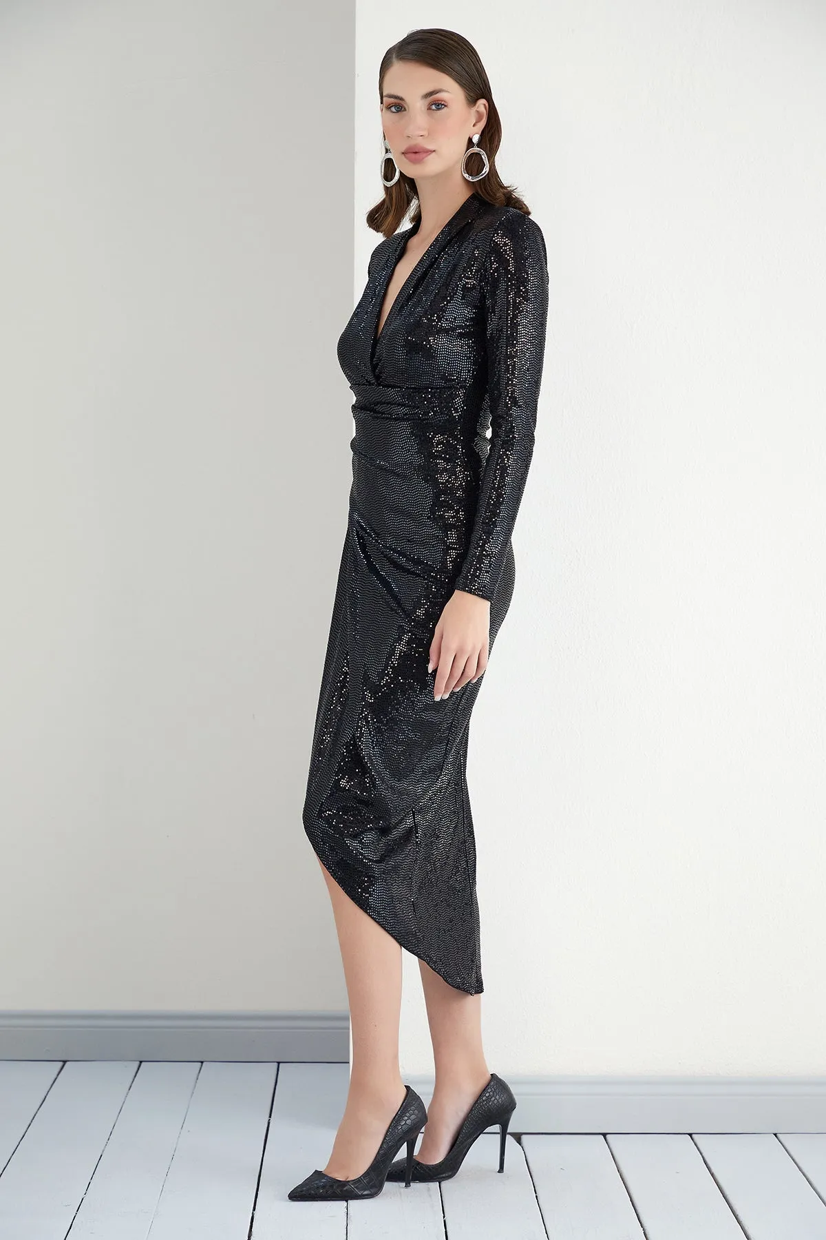 Glimmering Sequin Midi Dress in Black