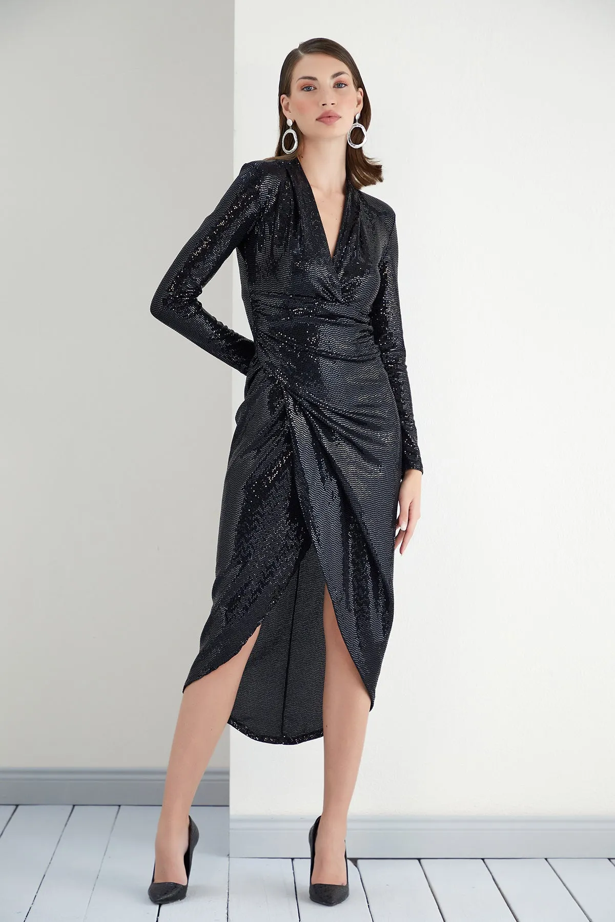 Glimmering Sequin Midi Dress in Black
