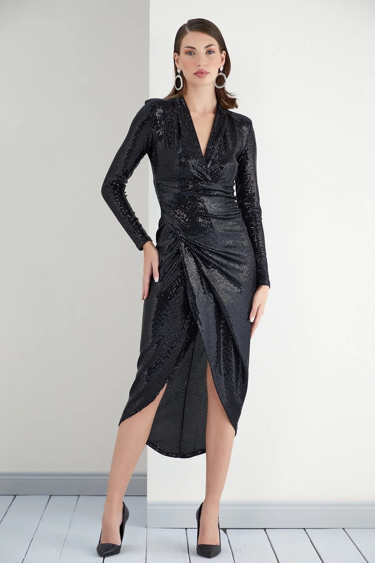 Glimmering Sequin Midi Dress in Black