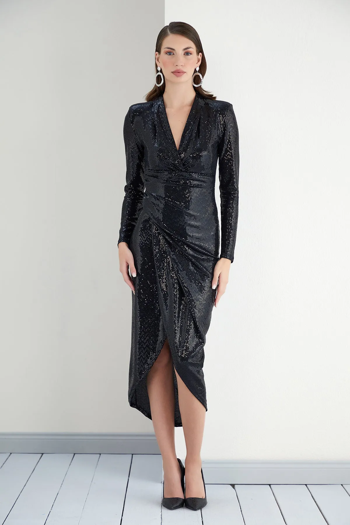 Glimmering Sequin Midi Dress in Black