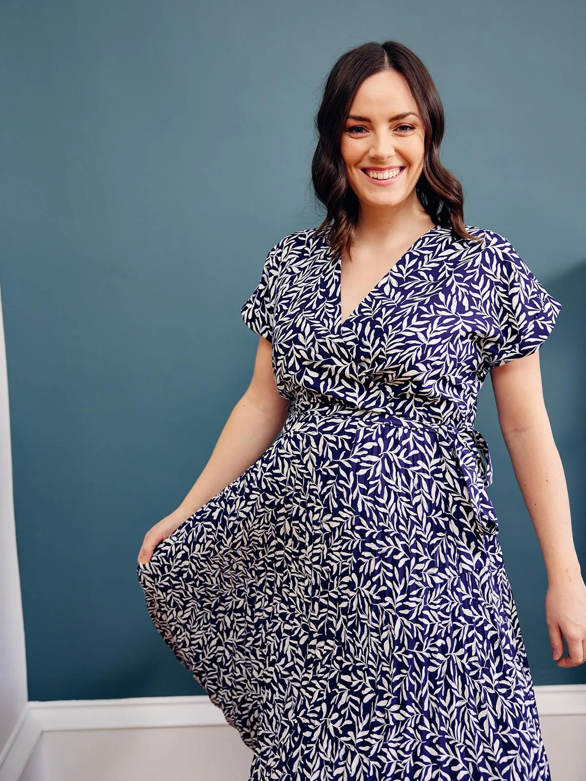 Nena - Pleated Dress - Navy Leaf Print