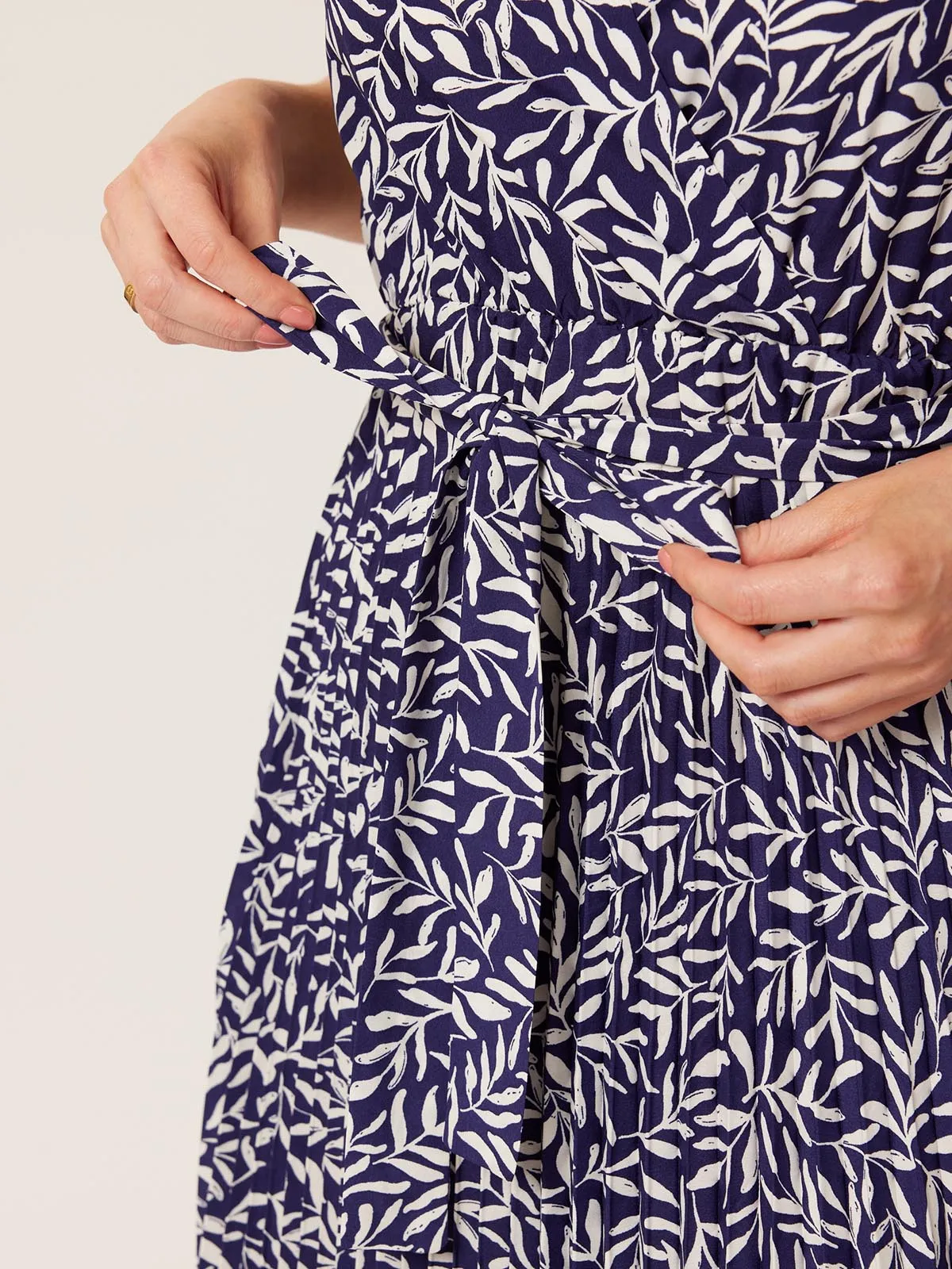 Nena - Pleated Dress - Navy Leaf Print